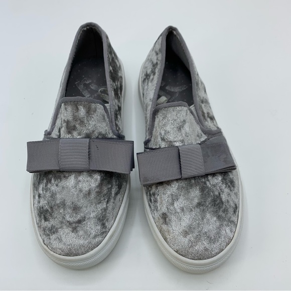 Report Girls Gray Crushed Velvet Bow Slip On Shoe Size 11 - Picture 1 of 5